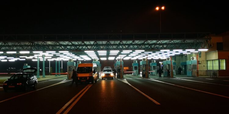 Prijavili samo bušilicu, a onda su carinici ugledali 2 torbe i u njima bogatstvo