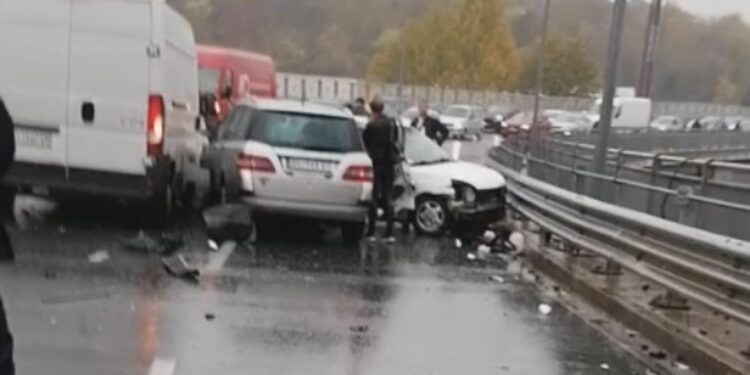 Vozač (21) je izgubio kontrolu i zakucao se u zaštitnu ogradu mosta, Uroš (16) poginuo na mestu