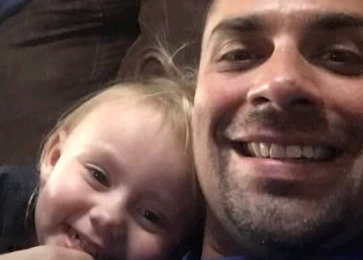 Američki policajac usvojio devojčicu koju je spasio od zlostavljanja (VIDEO)