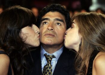 Maradona izbacio dve ćerke i bivšu ženu iz testamenta: Krenuo lov na njegovu ogromnu imovinu