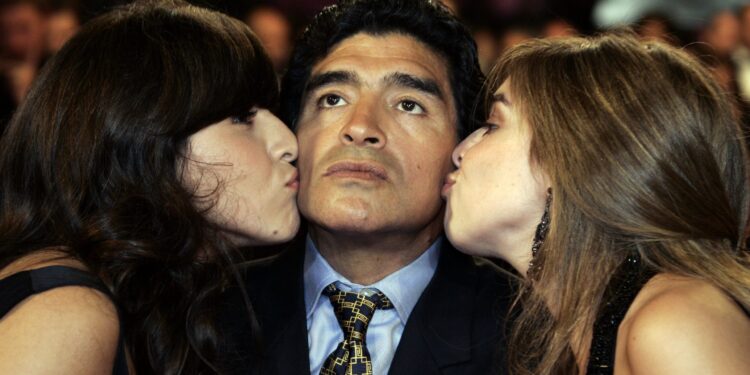 Maradona izbacio dve ćerke i bivšu ženu iz testamenta: Krenuo lov na njegovu ogromnu imovinu