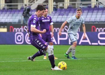 Vlahović strelac u remiju Fiorentine i Verone (VIDEO)
