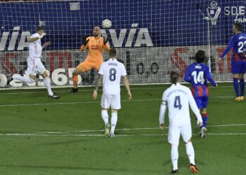 Dmitrović primio dva gola za sedam minuta, VAR sačuvao Realovu pobedu u Eibaru (VIDEO)