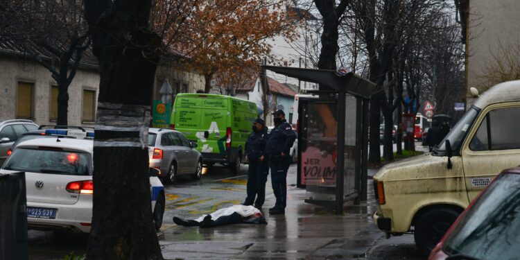 Muškarac preminuo na autobuskoj stanici u Zemunu