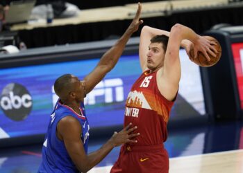 Jokić umalo do novog tripl-dabla, Lenard krvav ležao na parketu! Dončić i Bobi nemoćni protiv Lejkersa (FOTO/VIDEO)
