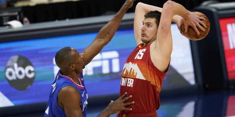 Jokić umalo do novog tripl-dabla, Lenard krvav ležao na parketu! Dončić i Bobi nemoćni protiv Lejkersa (FOTO/VIDEO)