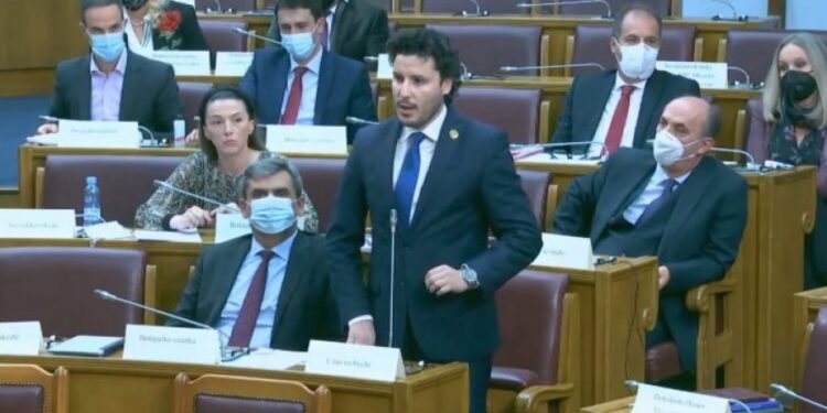 Dritan zaratio s Milom u Skupštini: Kako vas nije sramota?