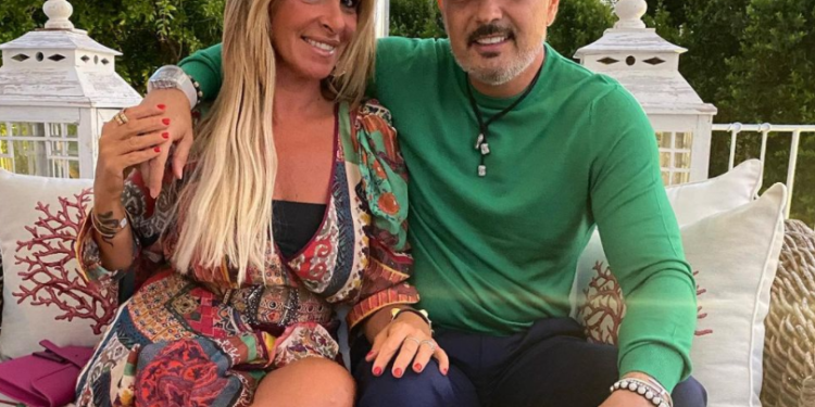 Mihajlović uz tri podignuta prsta i tompus uživa: “Mi smo na Kubi… Sunce, mohito, cigara” (FOTO)