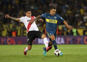 Omaž Maradoni ne prestaje: Boka pobedila, Tevez u Brazilu kao Dijego osamdesetih