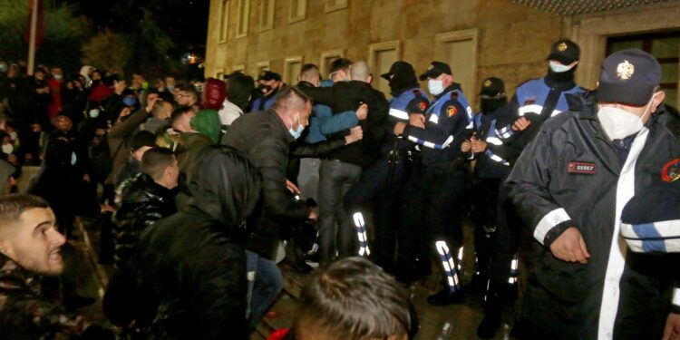 Nastavljeni protesti u Tirani