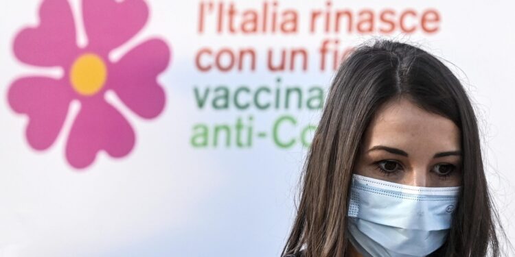 Salve uvreda za prvu vakcinisanu u Italiji: Da vidimo kad ćes umreti
