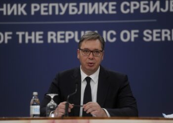 Vučić: U maju i novembru po 30 evra punoletnima, penzionerima još 50 evra