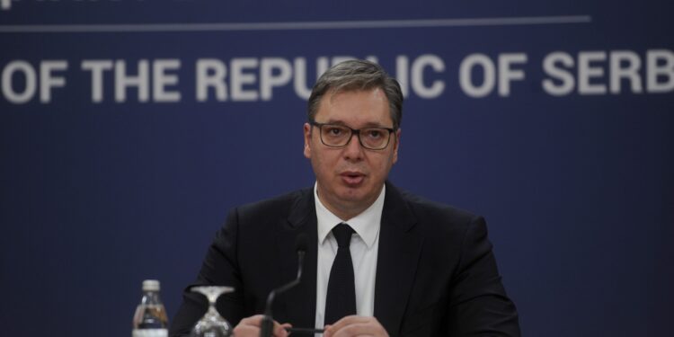 Vučić: U maju i novembru po 30 evra punoletnima, penzionerima još 50 evra