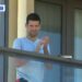 Klinci ispred Novakove terase igrali tenis: Đoković čitao knjigu, izašao pa oduševio mališane (VIDEO)