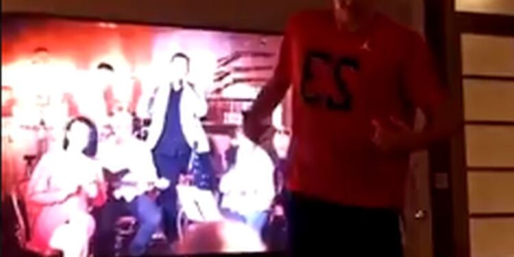 Jokić dominira uz Miroslava Ilića: Pogledajte kako NBA zvezda igra i peva “Zoveš me na vino” (VIDEO)