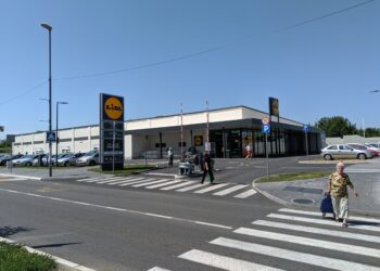 „Lidl“ nudi radnicima 200 dolara da se vakcinišu