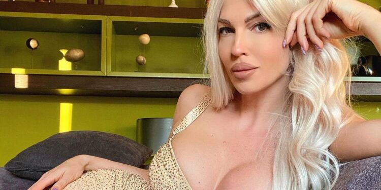 Jelena Karleuša uživala u uzbudljivoj vožnji skuterom po snegu (VIDEO)