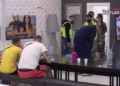 Filip nasrnuo na Minu pa je pljunuo, ona ga polila vrelom kafom! (VIDEO)