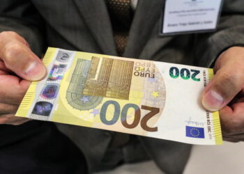 Evro danas 117,59 po srednjem kursu