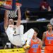 Jokić se okačio na obruč i snažno zakucao (VIDEO)