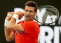 Novak pobedio u najčudnijem meču: Odustao, vratio se i igrao, pa se izvinjavao publici (VIDEO)