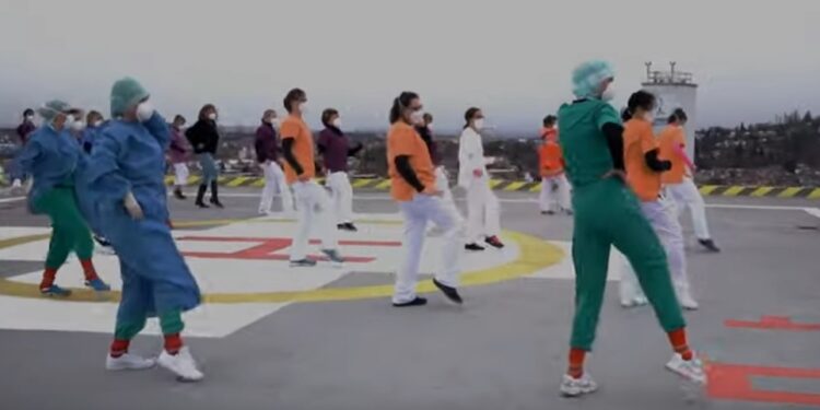 Kad nemački lekari prkose koroni… (VIDEO)