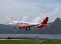 Kolumbijski avion se umalo srušio zbog vatrometa (VIDEO)