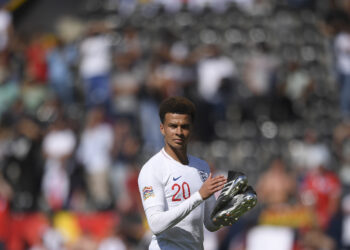 Dele Ali zaboravio da igra fudbal: Saigrači se šale na njegov račun nakon urnebesnog poteza (VIDEO)