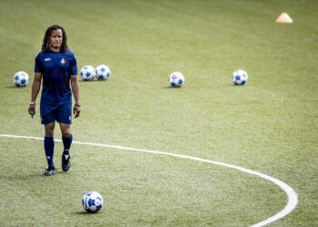 Edgar Davids isključen zbog tuče na trenerskom debiju