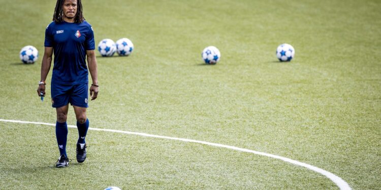 Edgar Davids isključen zbog tuče na trenerskom debiju