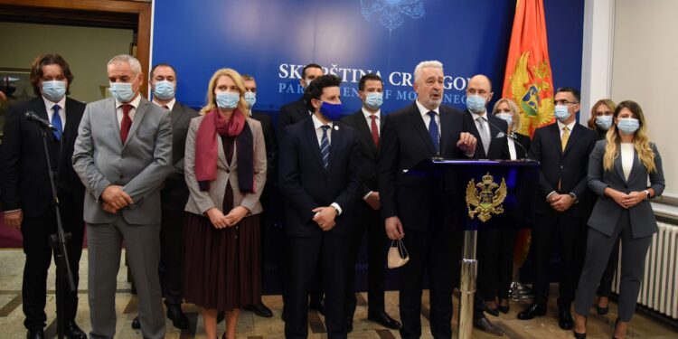 Vlada Crne Gore blokira neistomišljenike na Tviteru