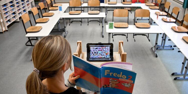 Nemačka produžava zatvaranje i na februar