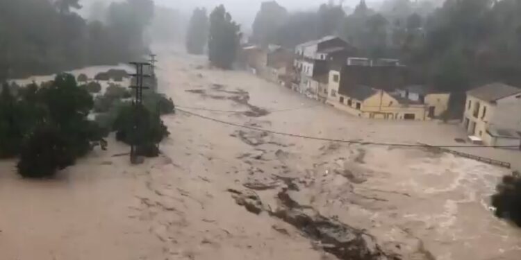 Nevreme pokrenulo klizišta, stradalo 11 ljudi
