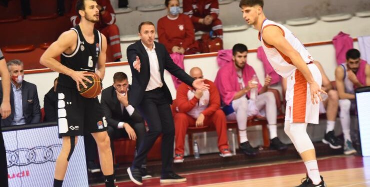 Partizan posle drame ponovo izgubio od Borca: Crno-beli se još više udaljili od plej-ofa (VIDEO)