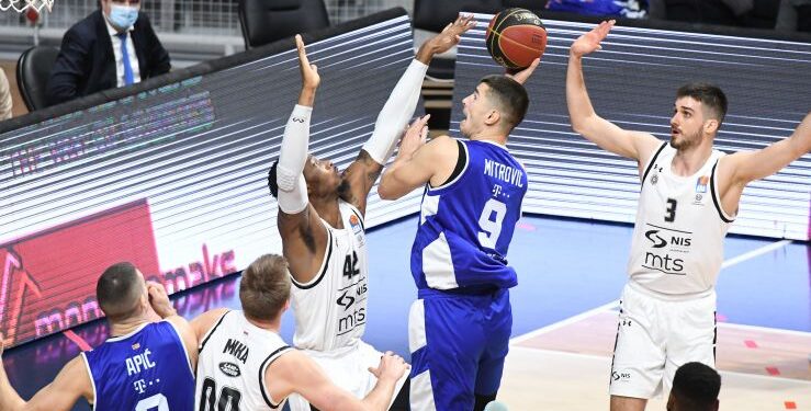 Partizan sve dalje od plej-ofa: Nikola Ivanović vodio Budućnost do pobede u ABA derbiju (FOTO/VIDEO)