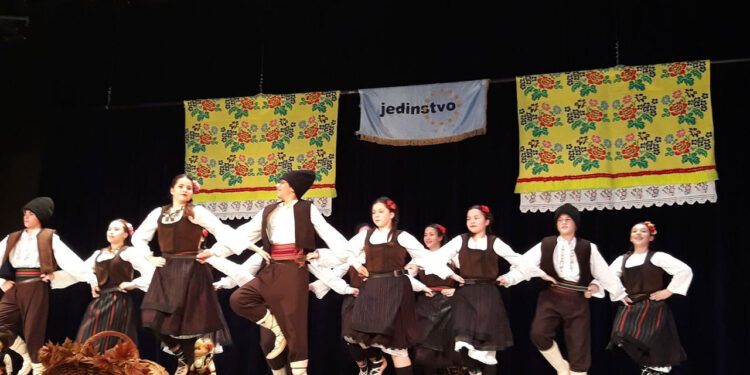 Pukotina u Zajednici