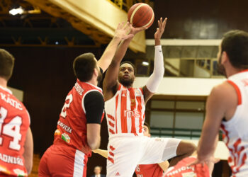 Zvezda sa +61 do polufinala – zakazan „večiti“ derbi