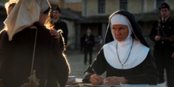 U filmu je bezdušna časna sestra, a u realnosti glumica izgleda potpuno drugačije! (FOTO)