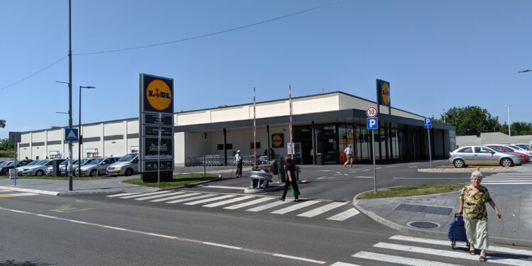 Evakuisan Lidl, dojava o bombi