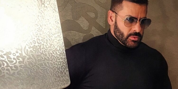 Nenad Cvijetić, sinonim za noćni provod u Beogradu, sada ima novu pesmu, obožavateljke na nogama (VIDEO)