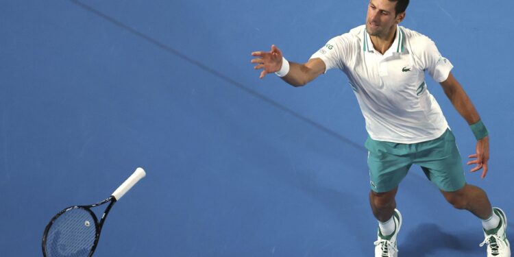 Novak ne zaboravlja prijatelje iz detinjstva: Šampion poklonio reket drugarici iz školskih dana (VIDEO)
