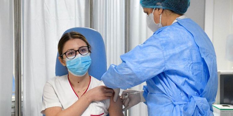 I Ukrajina krenula s vakcinacijom, prvi na redu medicinari