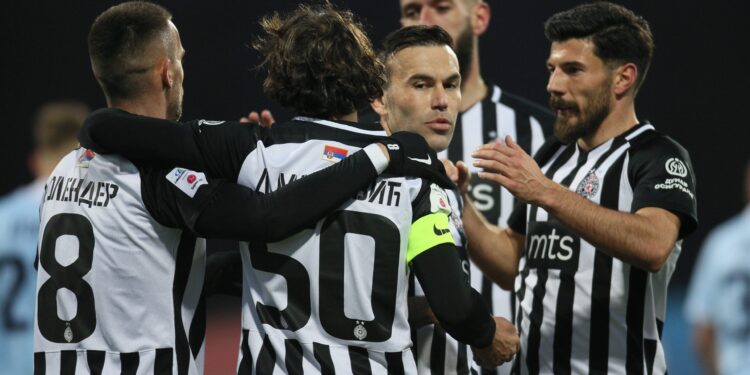 Partizan deklasirao Rad, pukla petarda na Banjici!