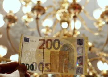 Evro danas 117,57 po srednjem kursu