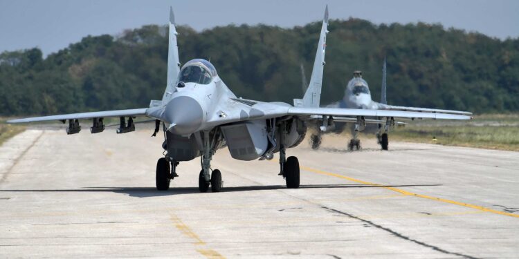 Kijev: Sudar Miga-29 i automobila, velika šteta na avionu