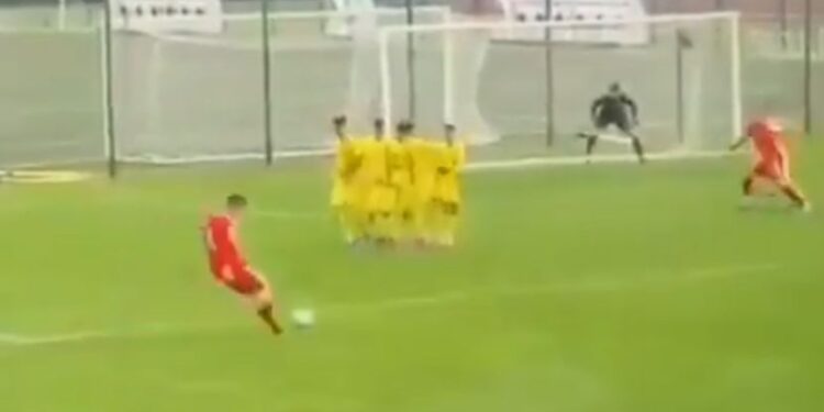 Majstorija iz slobodnjaka: Sin Dejana Stankovića dao sjajan gol za reprezentaciju Srbije (VIDEO)