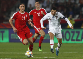 Matić u svlačionici Junajteda zalepio sliku nepriznatog gola Portugala, pa prozvao saigrača Bruna i Ronalda (FOTO)