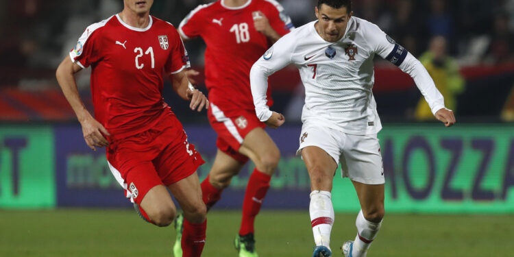 Matić u svlačionici Junajteda zalepio sliku nepriznatog gola Portugala, pa prozvao saigrača Bruna i Ronalda (FOTO)