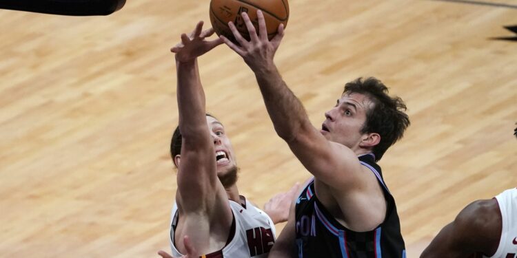 Težak poraz Sakramenta od Filadelfije: Bjelica nije imao svoj dan (VIDEO)