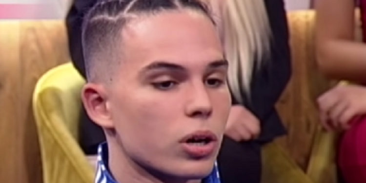 Vojaža svi znate, a kada mu vidite nestvarno lepu majku pašće vam vilica (FOTO)